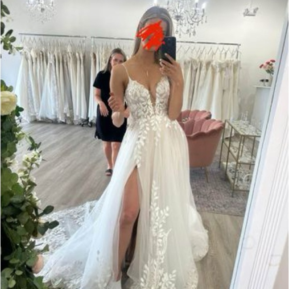 NWT Elegant Ivory Lace Bridal Gown